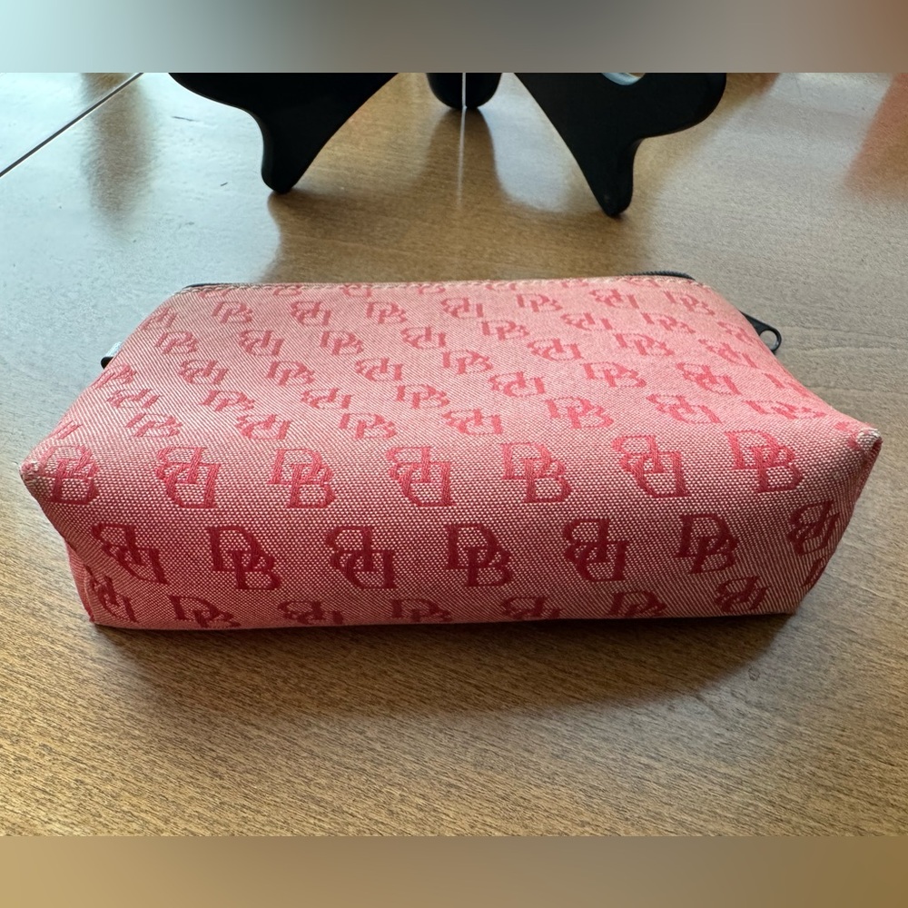 Dooney & Bourke Makeup Bag/Pouch in the Red Signature Fabric Print - Picture 4 of 6
